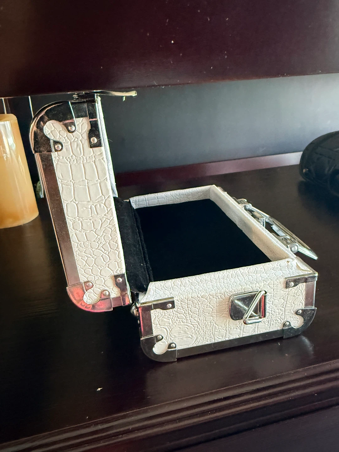 White Vanity Case with Mirror - photo 3