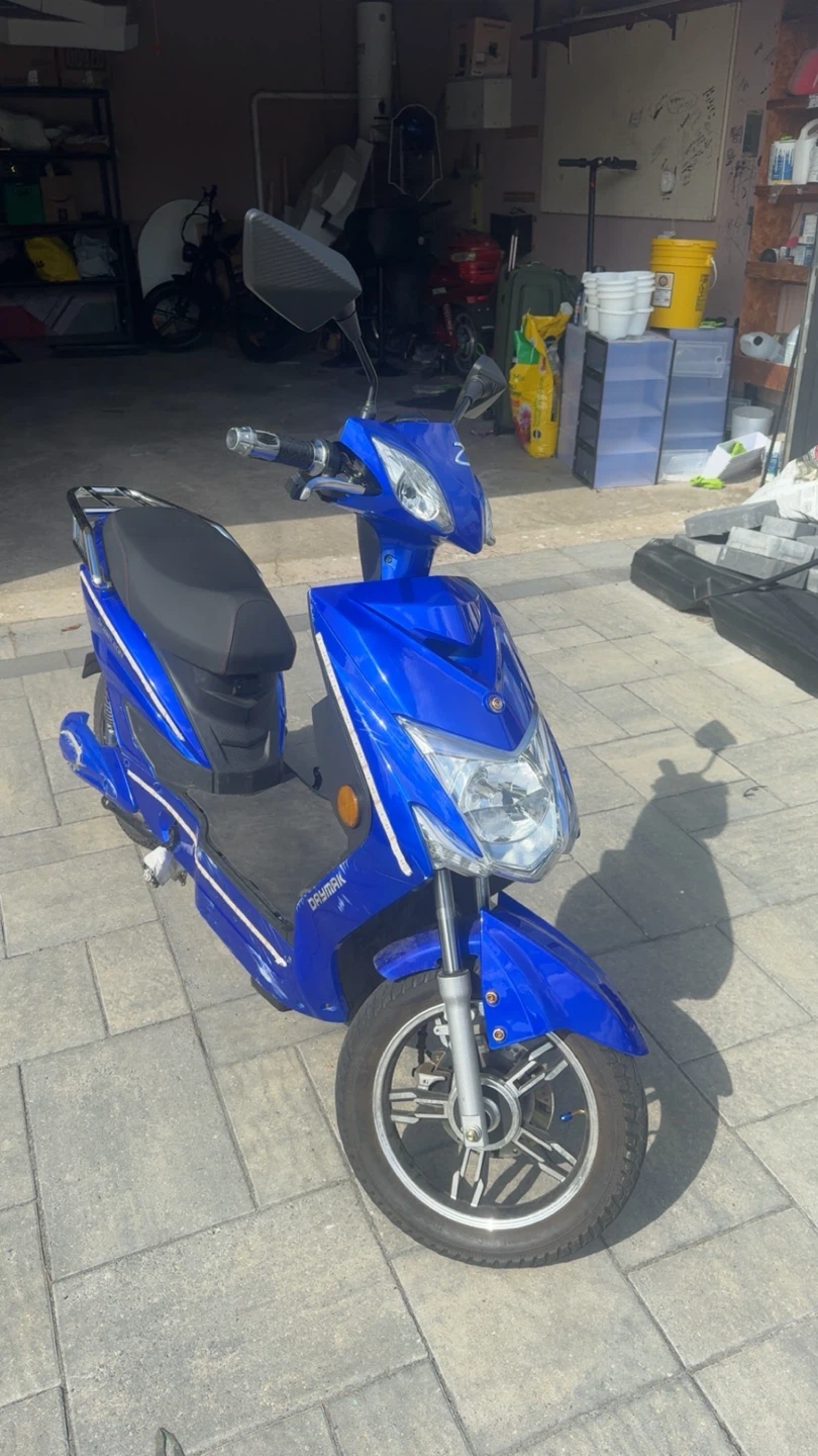 Blue Daymak Chameleon Electric Scooter/Vespa