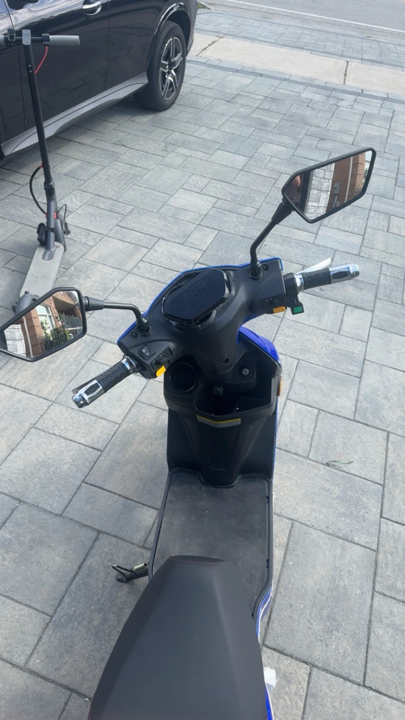 Blue Daymak Chameleon Electric Scooter/Vespa - photo 4