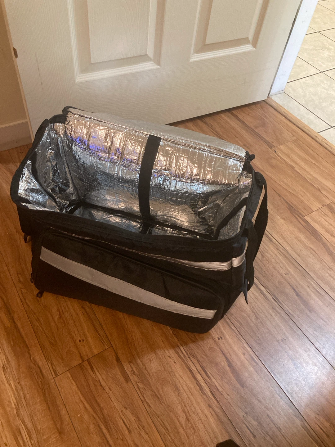Insulated delivery backpack