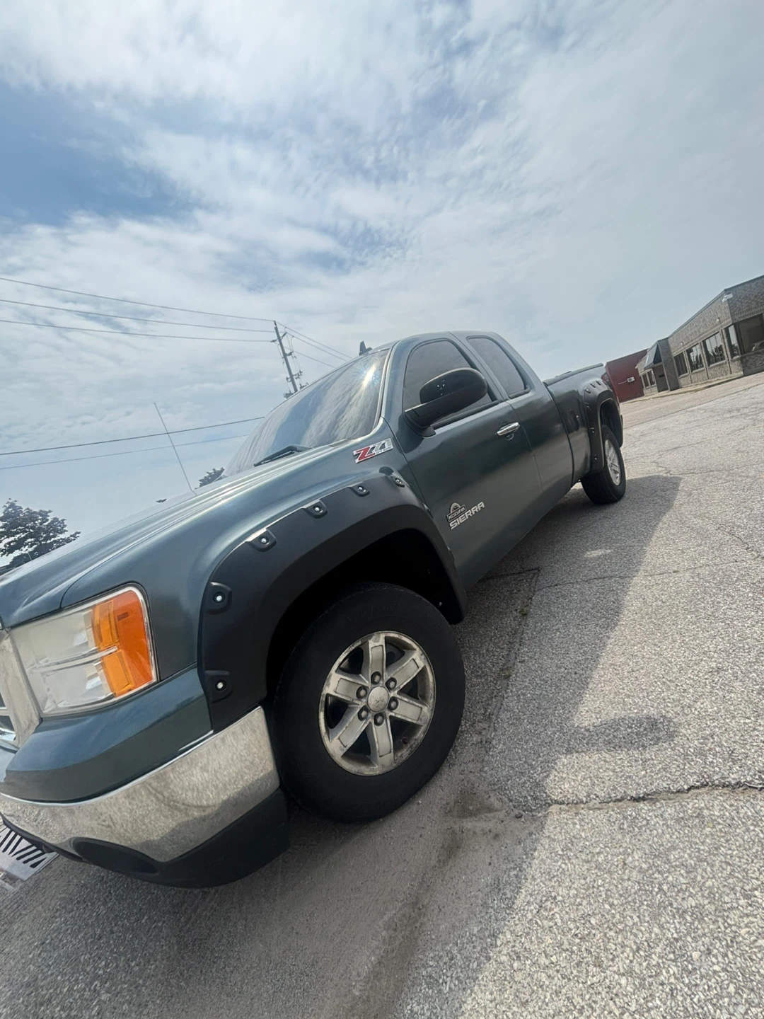 GMC Sierra SLE Z71 Off-Road Truck - photo 3