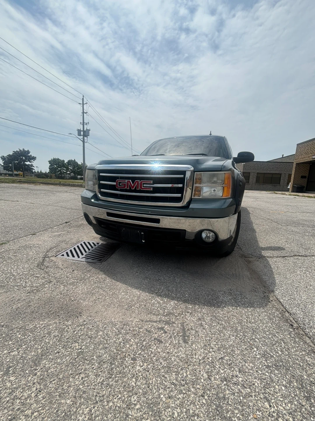 GMC Sierra SLE Z71 Off-Road Truck