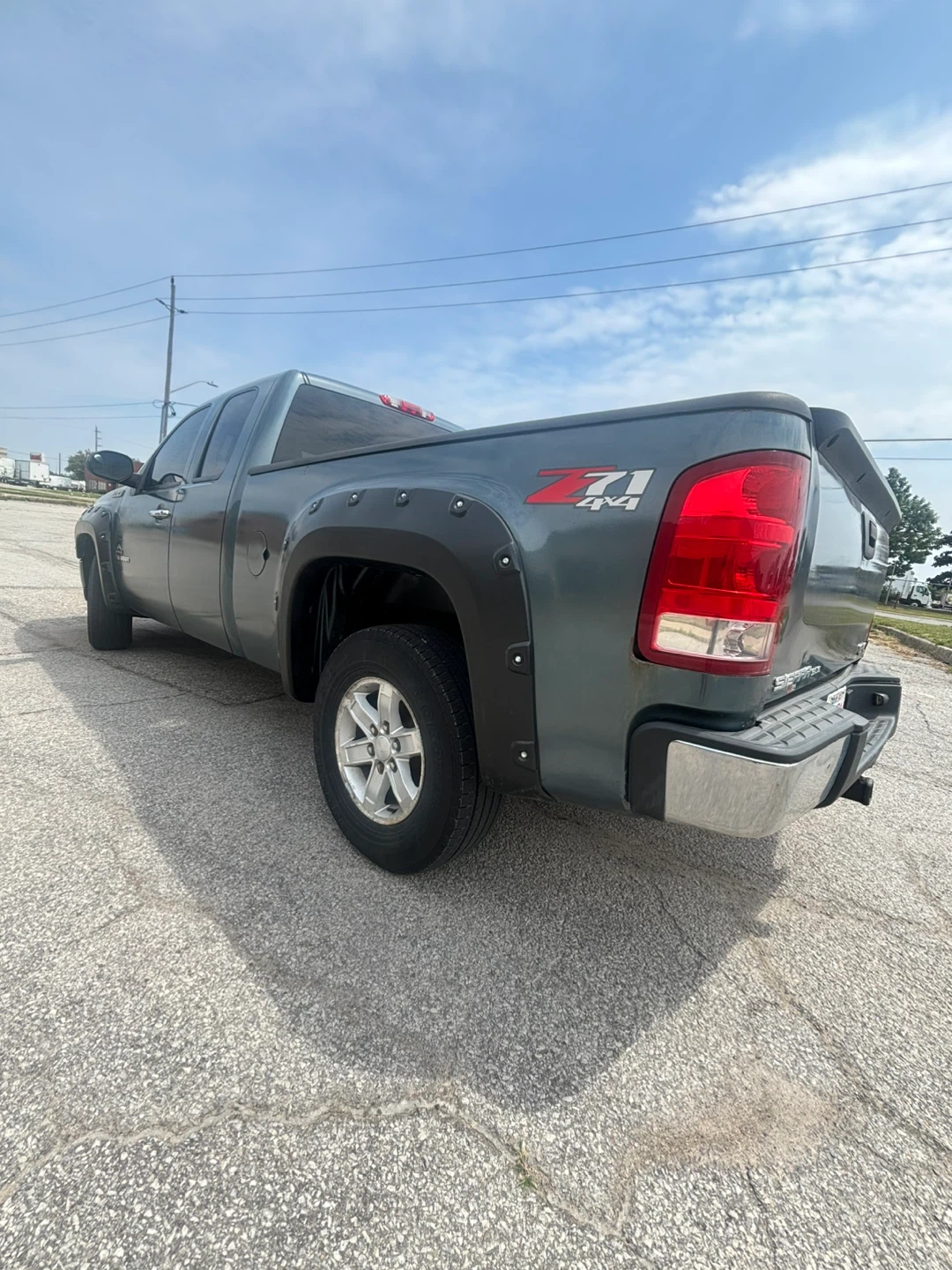 GMC Sierra SLE Z71 Off-Road Truck - photo 4
