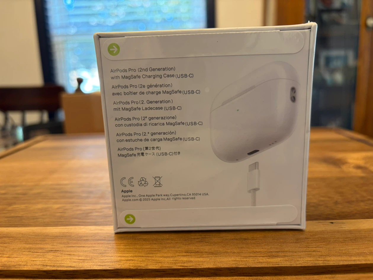 Apple AirPods Pro (2nd Generation) with MagSafe Charging Case - photo 2