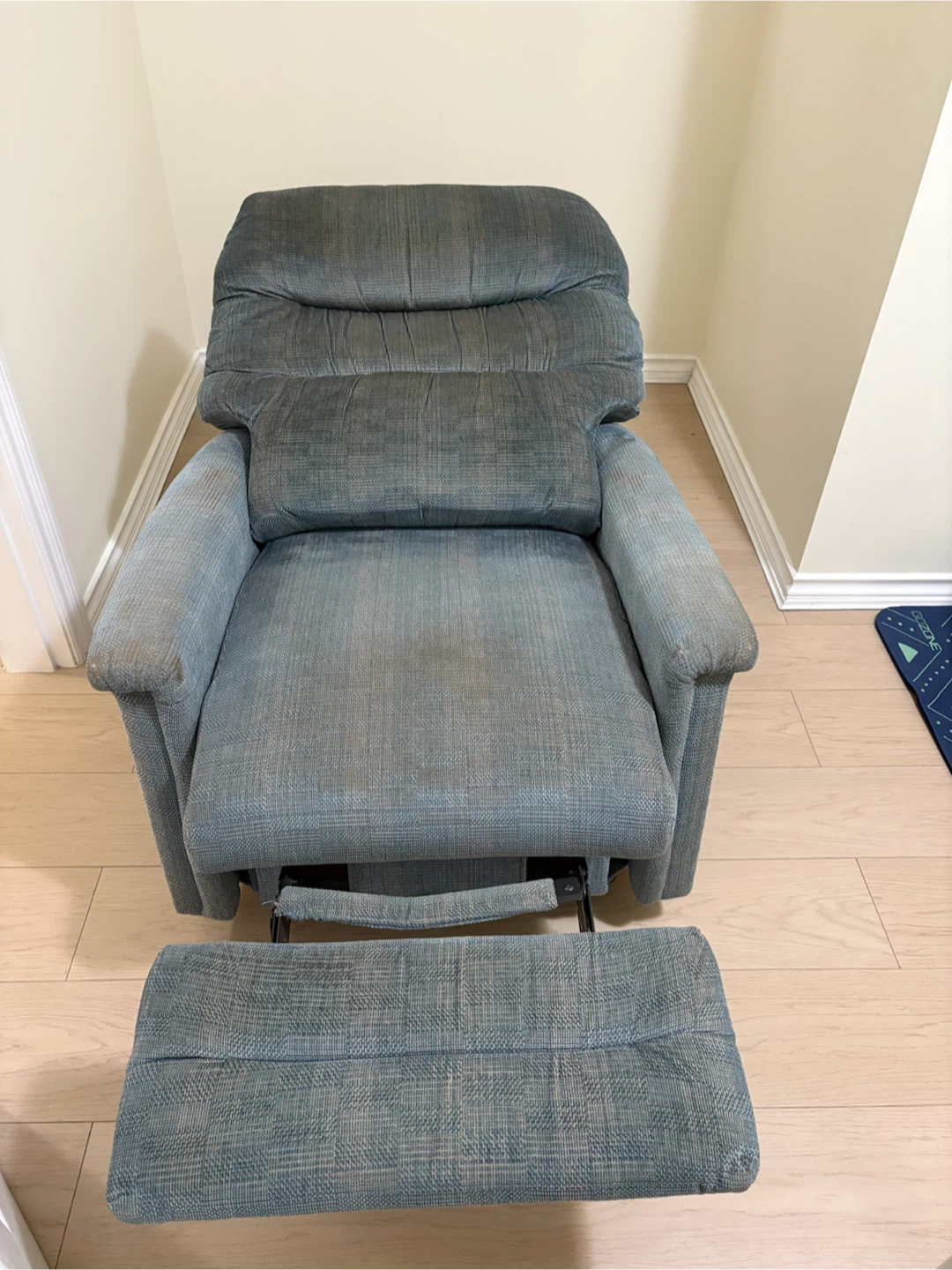 Recliner Chair - photo 3