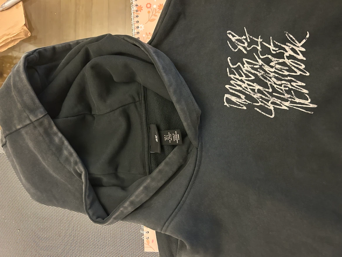 H&M Oversized Graphic Hoodie - photo 3