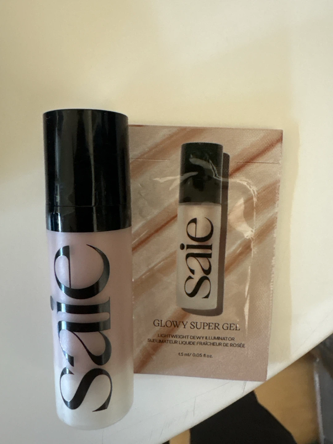 Saie Glowy Super Gel Lightweight Dewy Illuminator