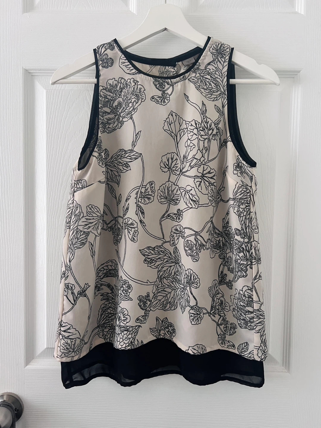Sleeveless Cream and Black Floral Print Blouse - photo 2