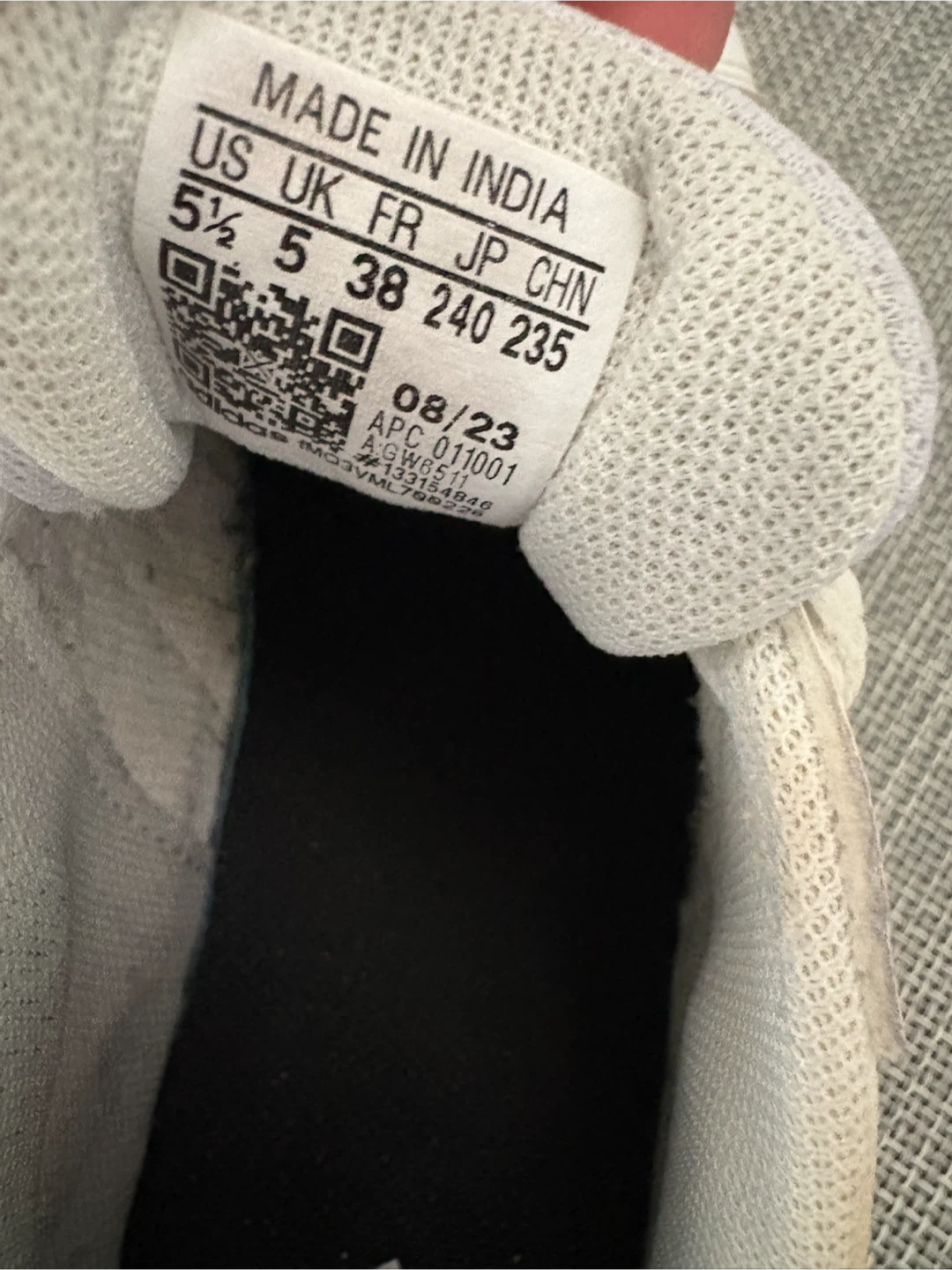 Adidas White & Black Sneakers - Size 5.5 Y/ Size 7 Women - photo 2