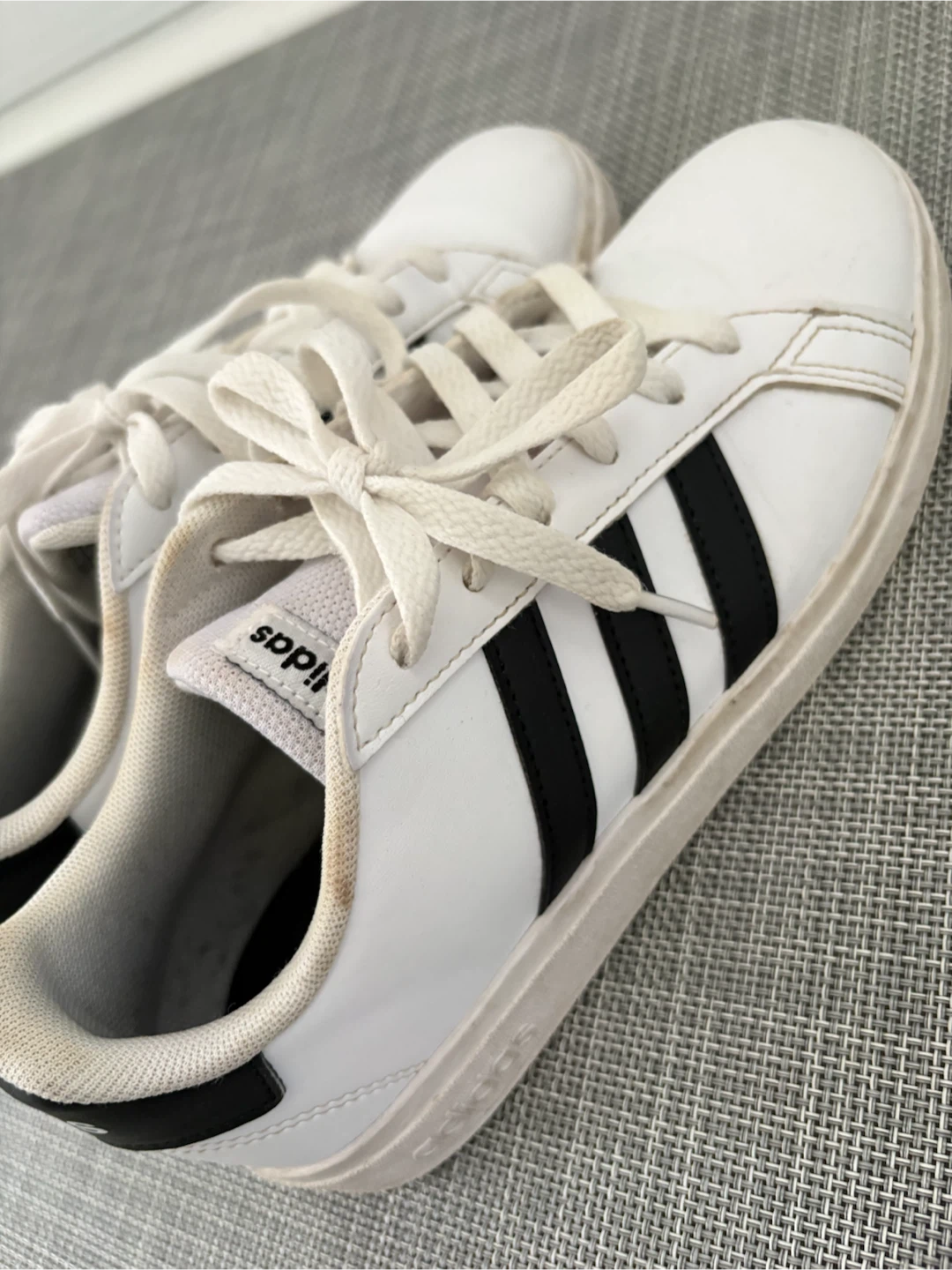 Adidas White & Black Sneakers - Size 5.5 Y/ Size 7 Women - photo 5