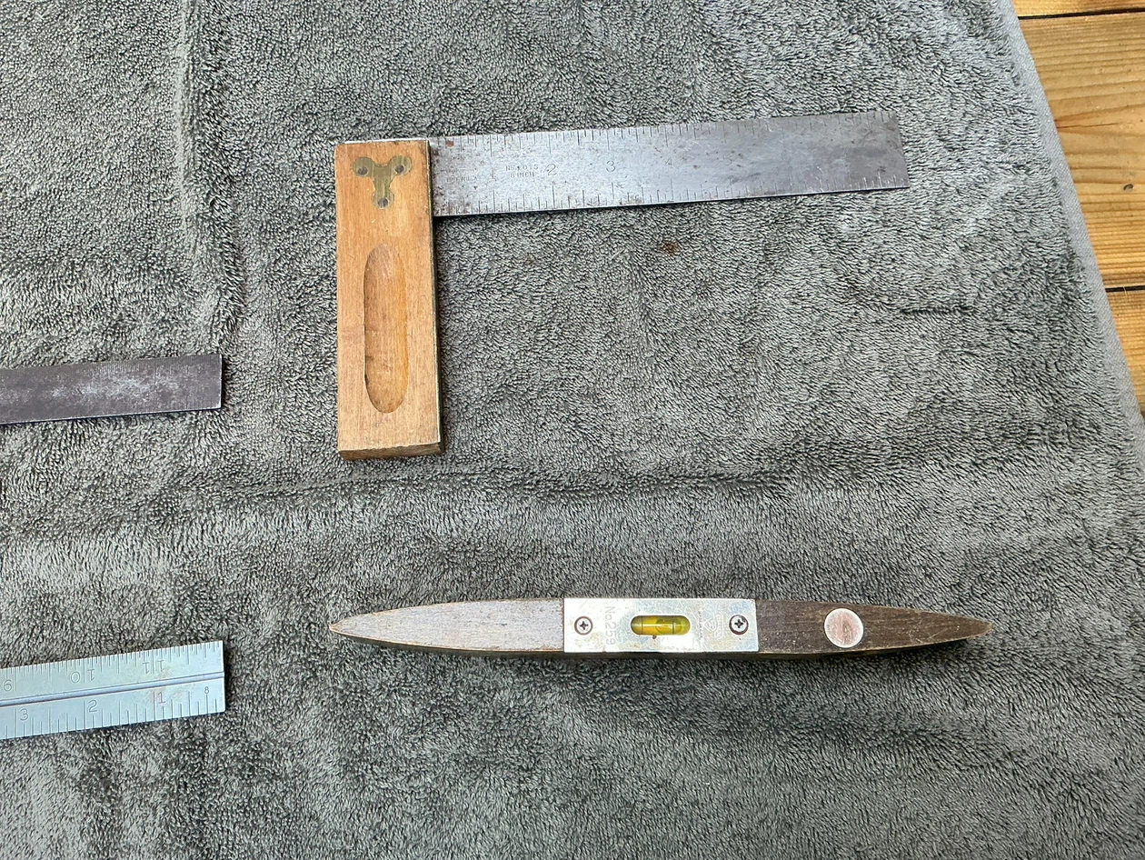 2 Vintage Combination Squares, 1 Wood Handle Square & 3 Levels - photo 4