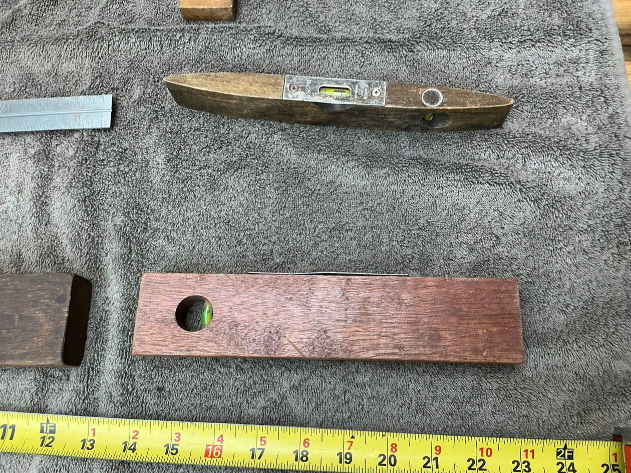 2 Vintage Combination Squares, 1 Wood Handle Square & 3 Levels - photo 5