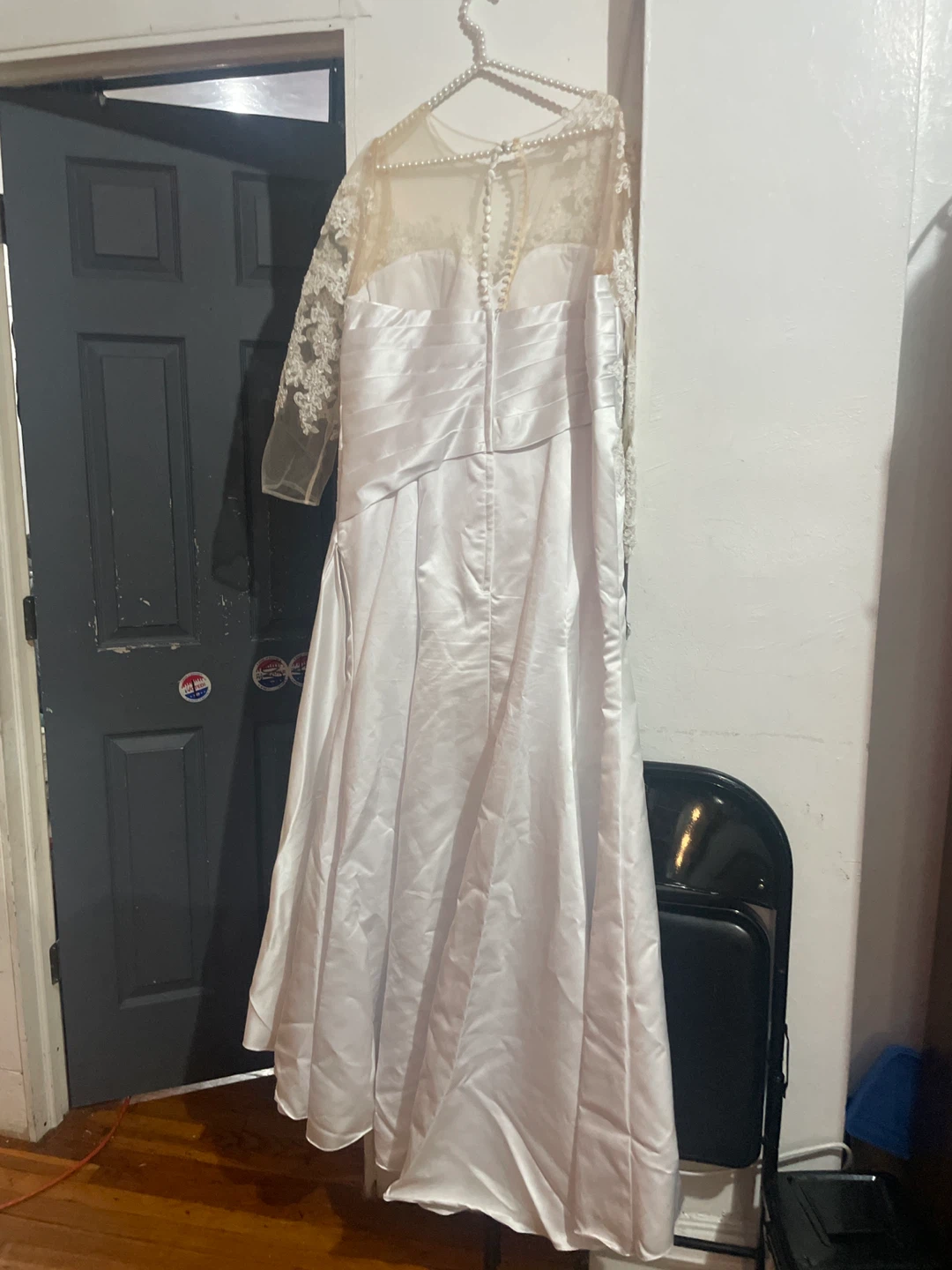 Long sleeve white satin wedding dress - photo 2