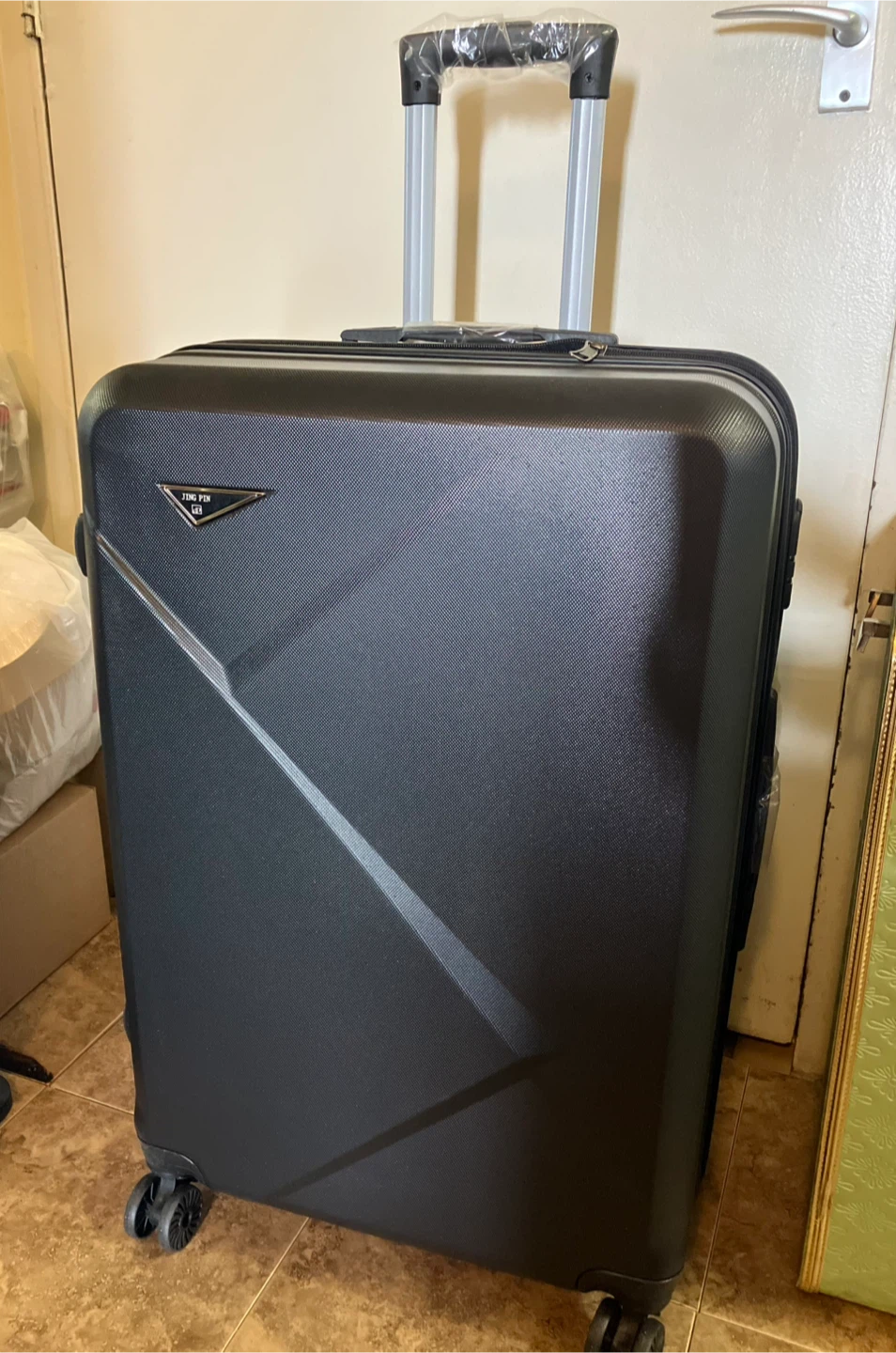New-28” Black HING FEN Luggage Suitcase with Combination Lock