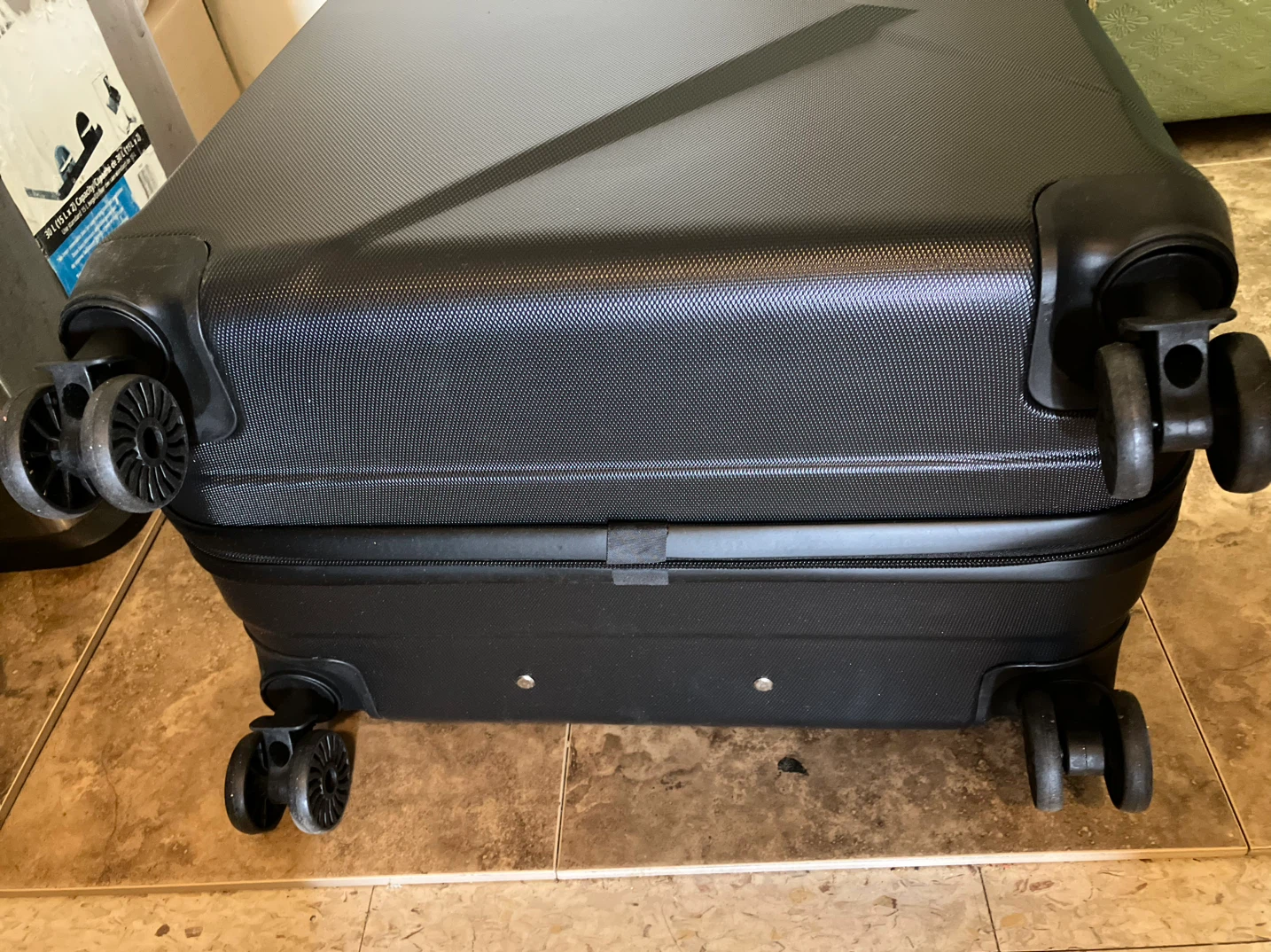 New-28” Black HING FEN Luggage Suitcase with Combination Lock - photo 3