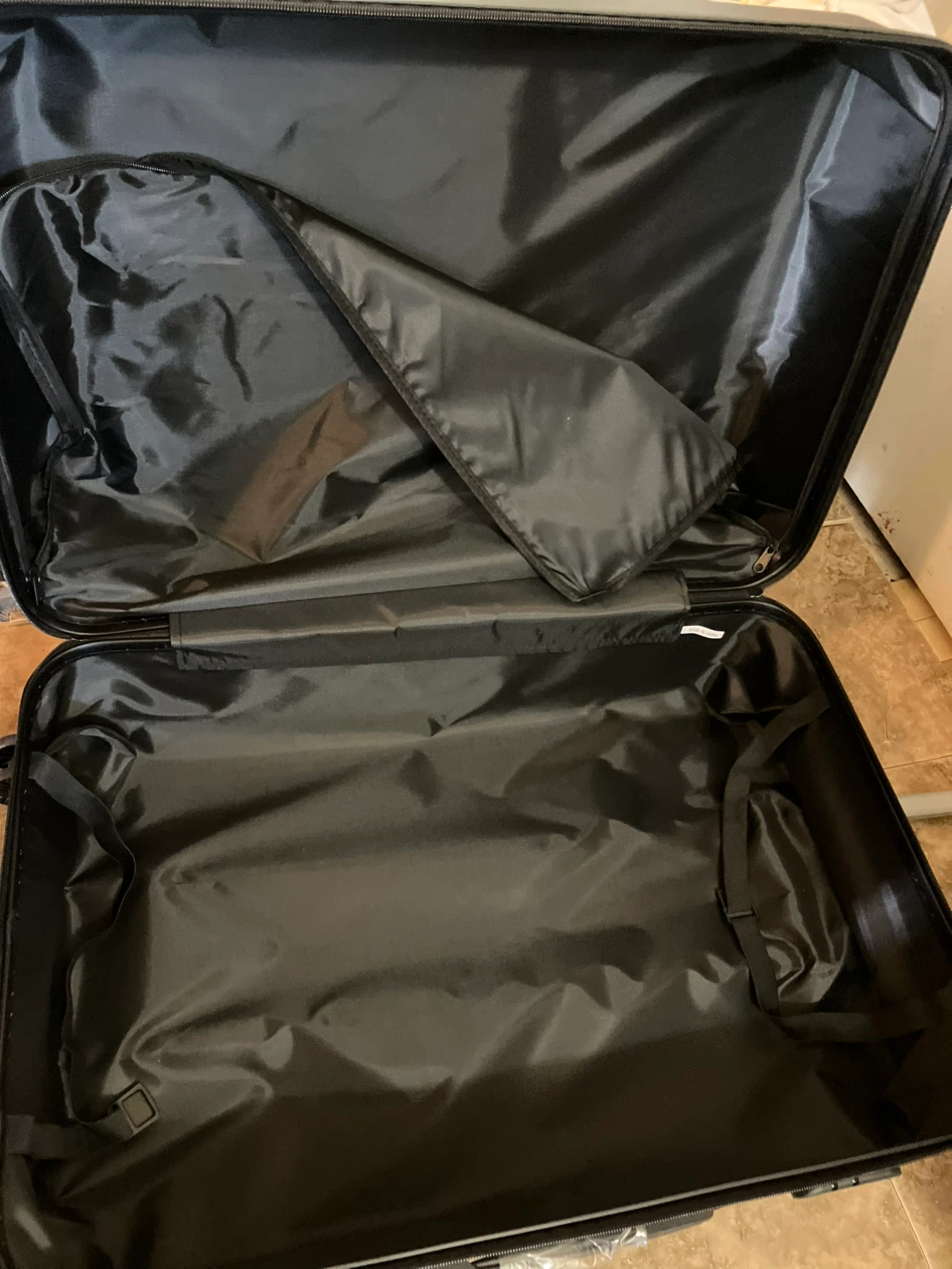 New-28” Black HING FEN Luggage Suitcase with Combination Lock - photo 4