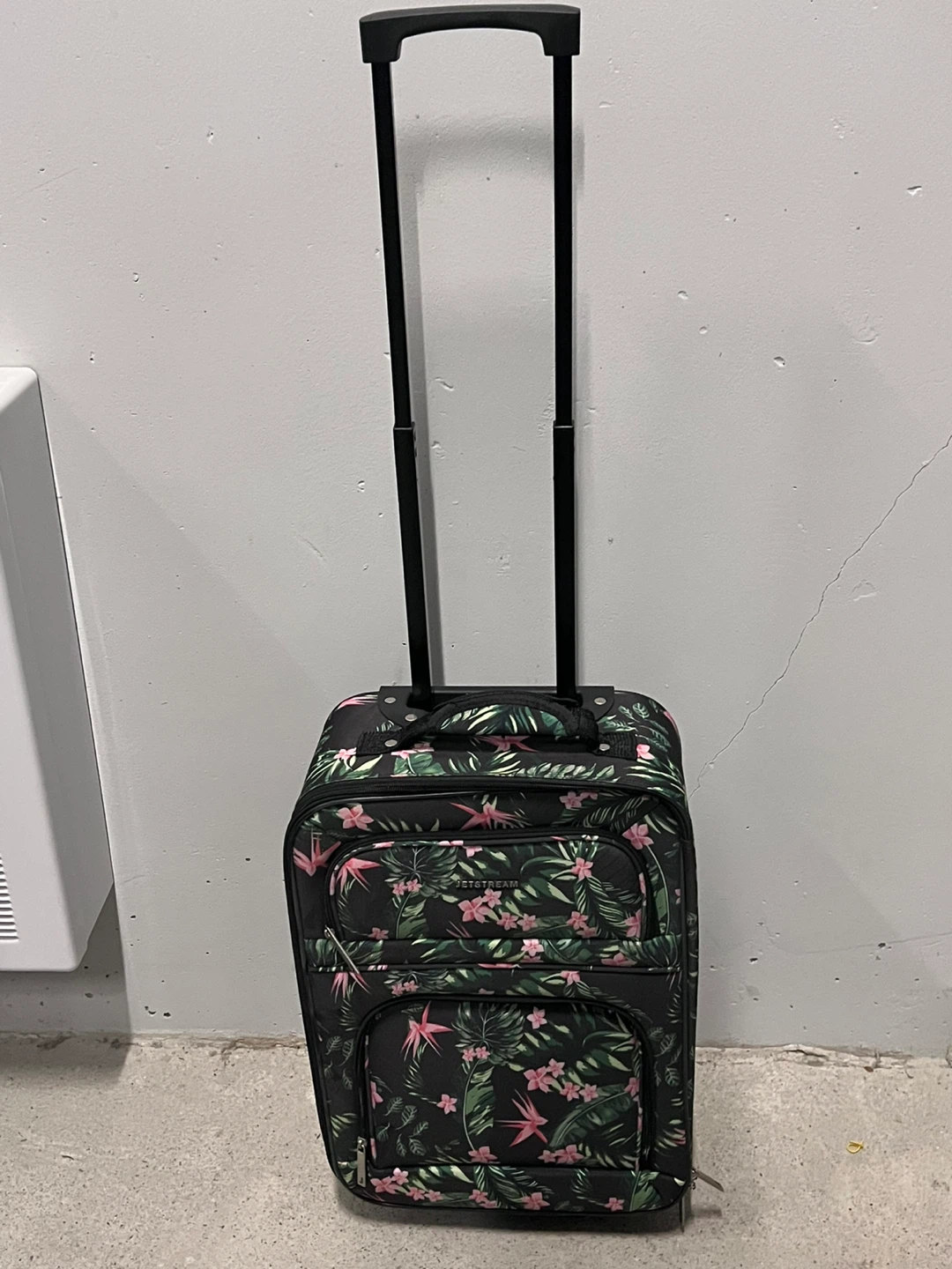Jet stream Softside carry on suitcase, brand new - photo 3