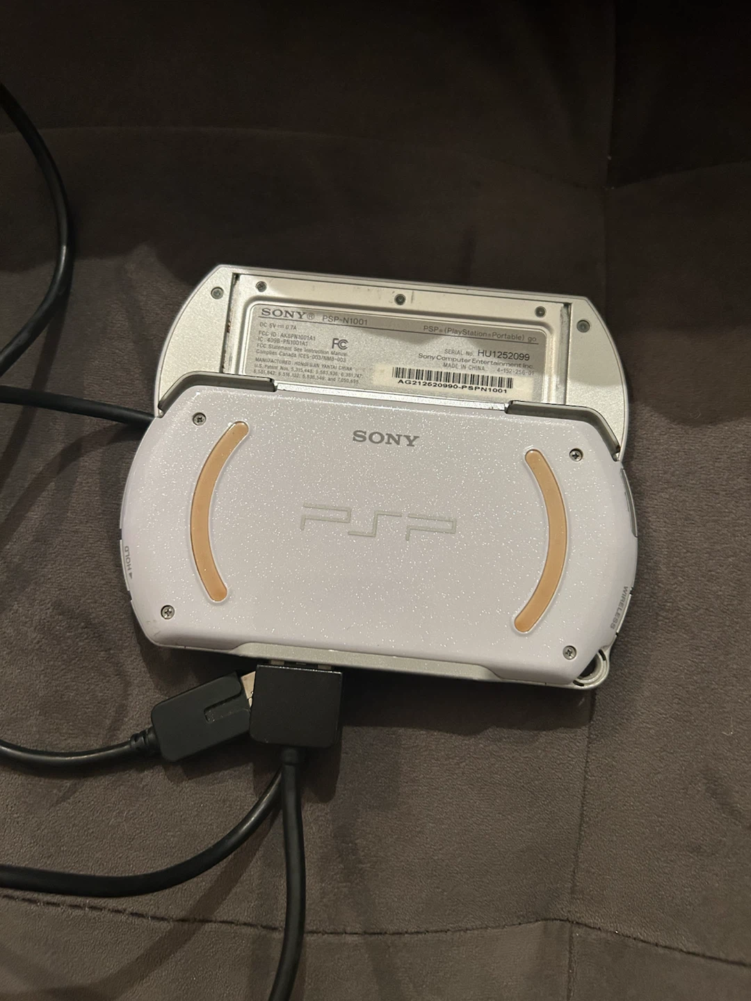Sony PSP Go White Handheld Console - photo 2