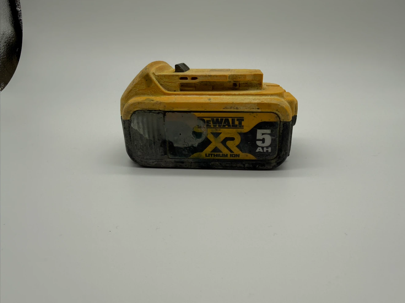 DEWALT (DCB205) 20V MAX XR 5.0Ah Lithium Ion Battery