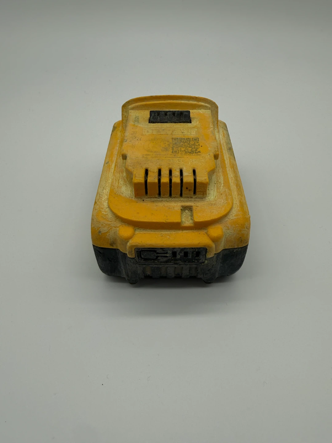 DEWALT (DCB205) 20V MAX XR 5.0Ah Lithium Ion Battery - photo 3