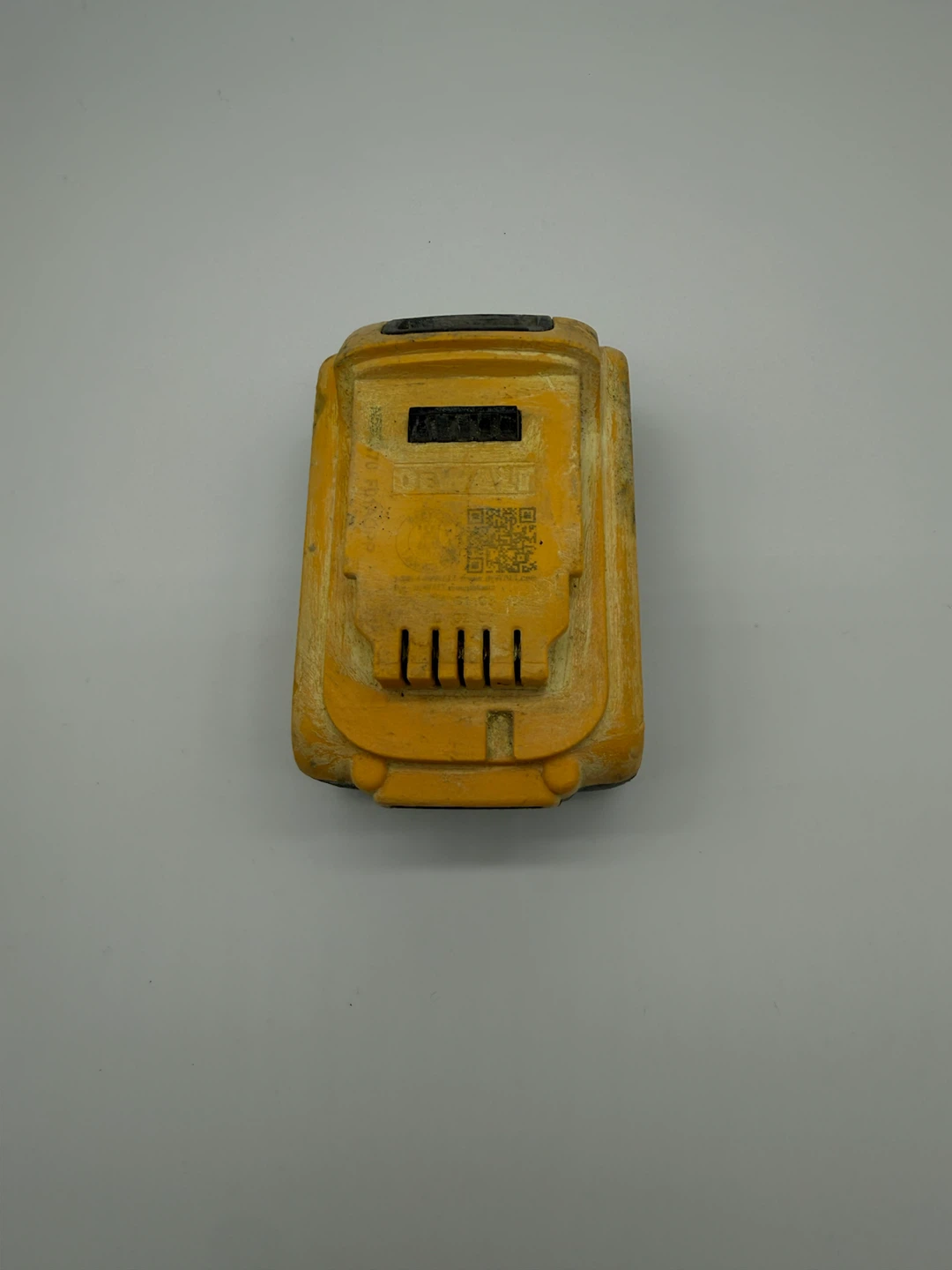 DEWALT (DCB205) 20V MAX XR 5.0Ah Lithium Ion Battery - photo 4