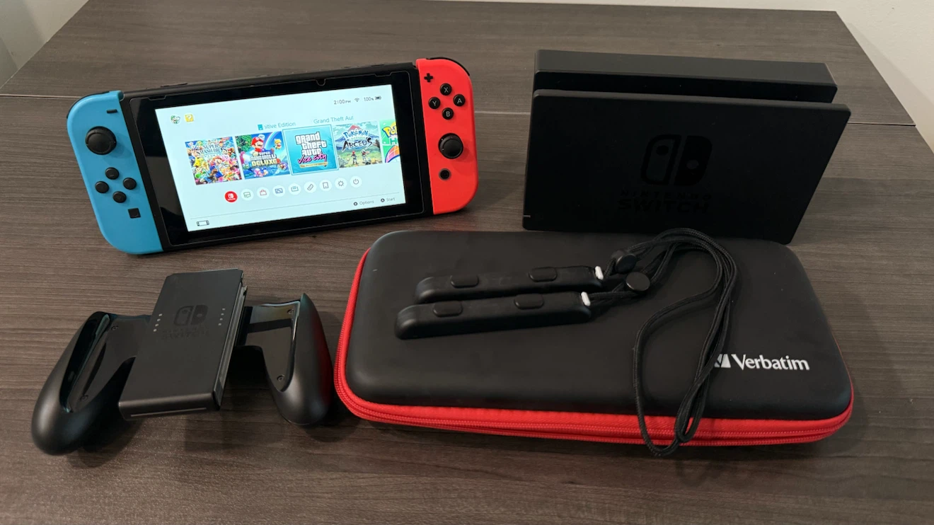 Nintendo Switch V2 (HAC-001(-01)) – Excellent Condition