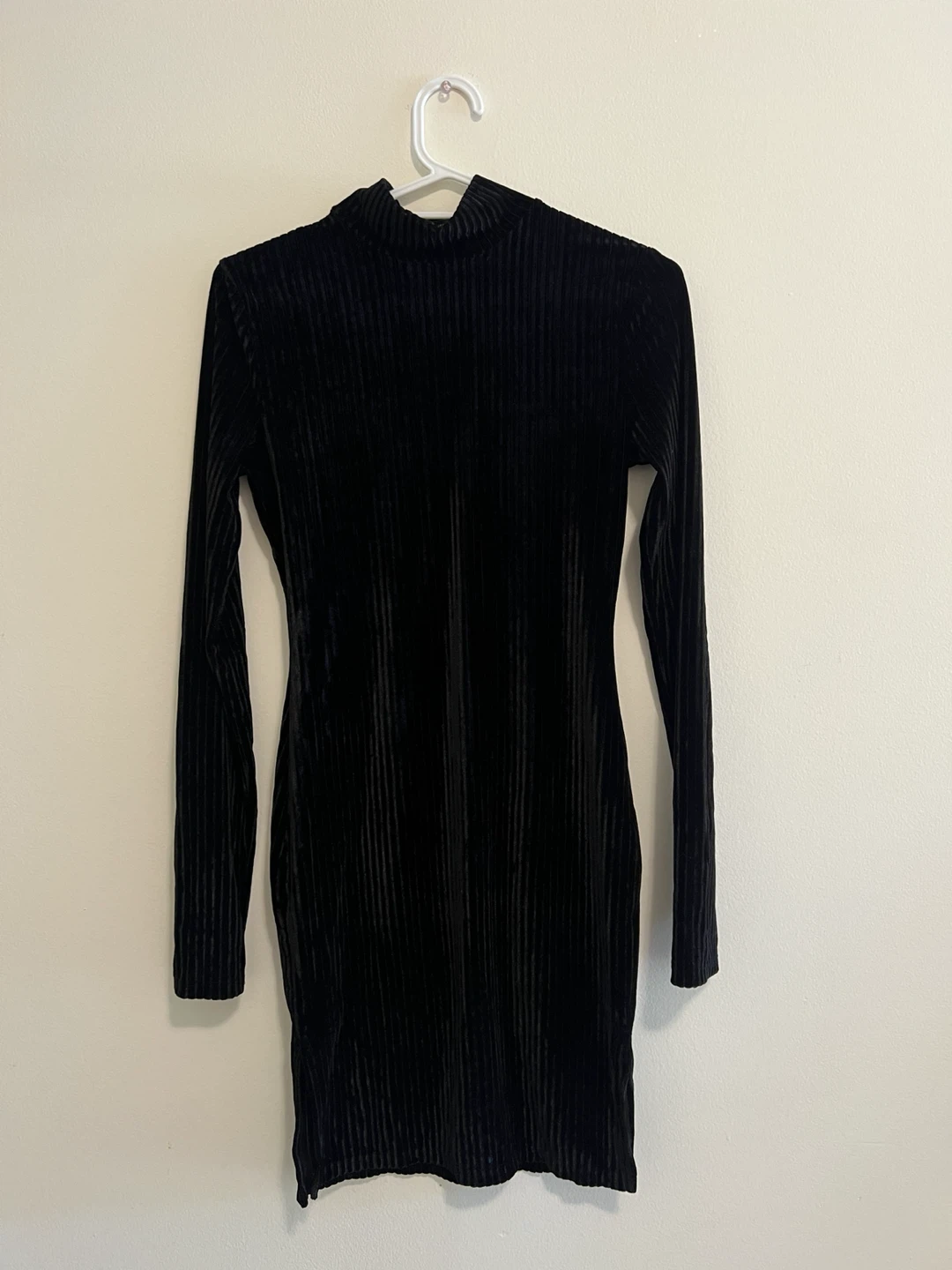 Black long sleeve ribbed velvet dress - photo 2