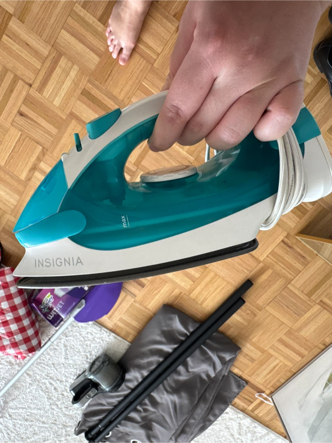 Insignia Steam Iron Teal and White
