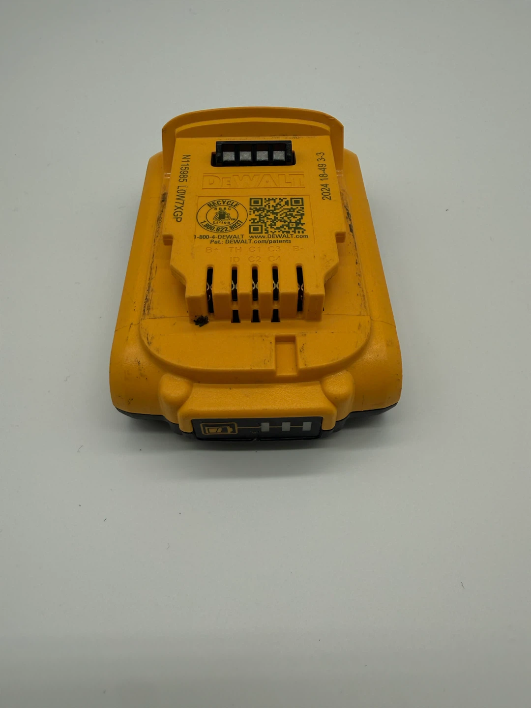 DEWALT 20V MAX Lithium-Ion 2.0 AH Compact Battery - photo 4