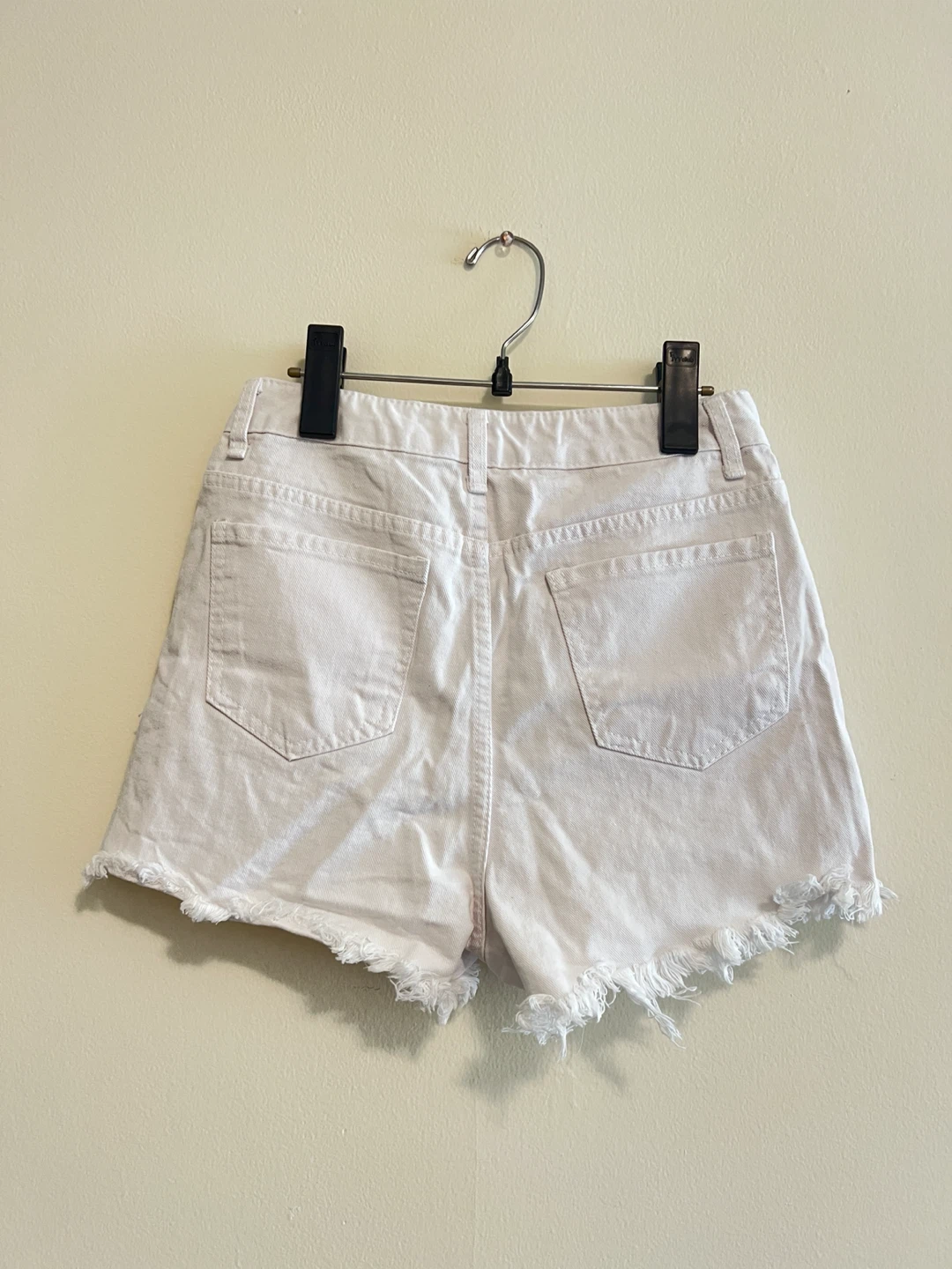 White denim shorts with frayed hem - photo 2
