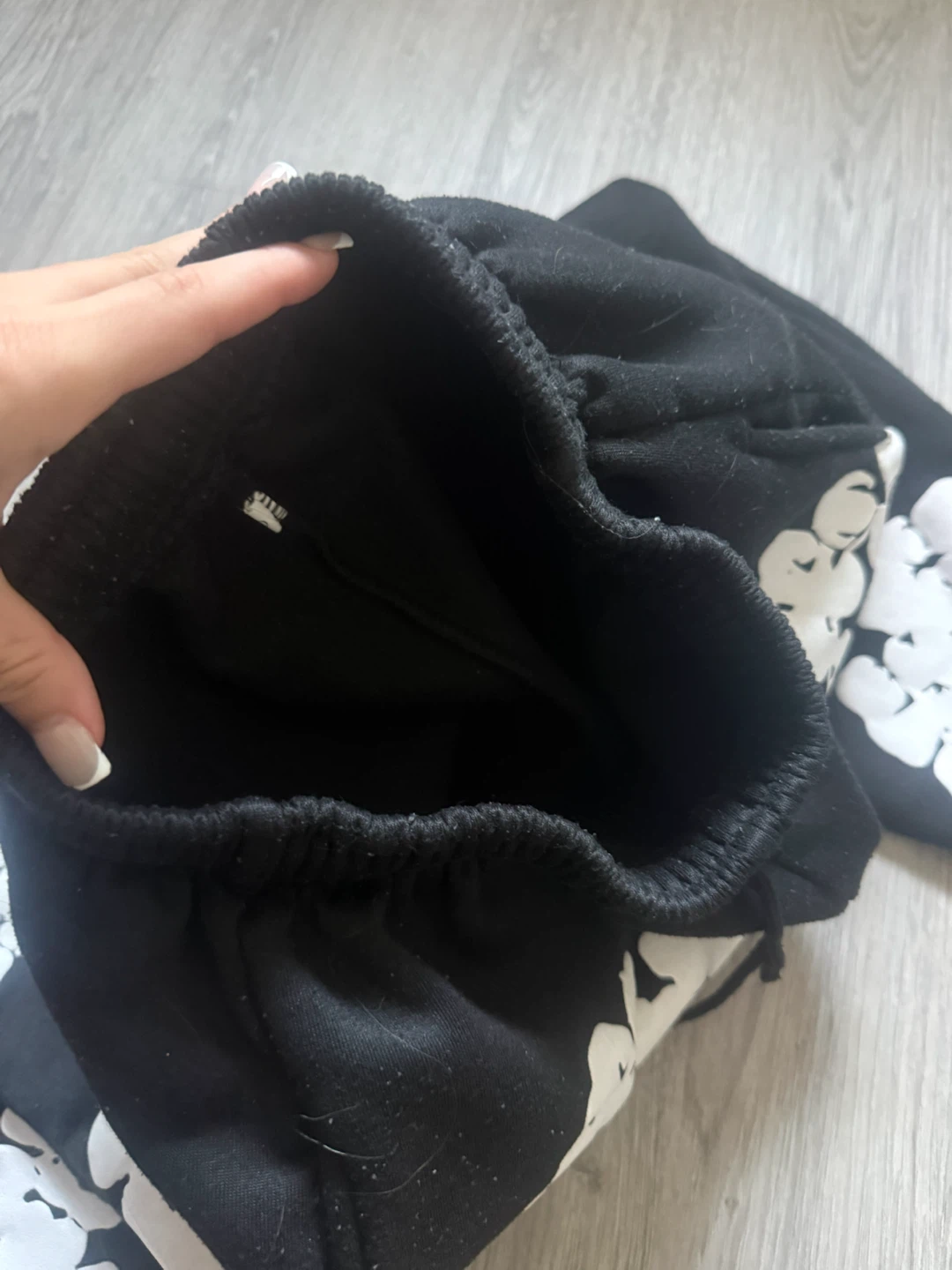 Black sweatpants with white floral print - photo 5
