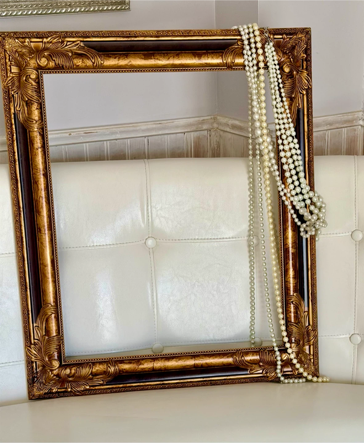 PRETTY BLACK & GOLD FRAME