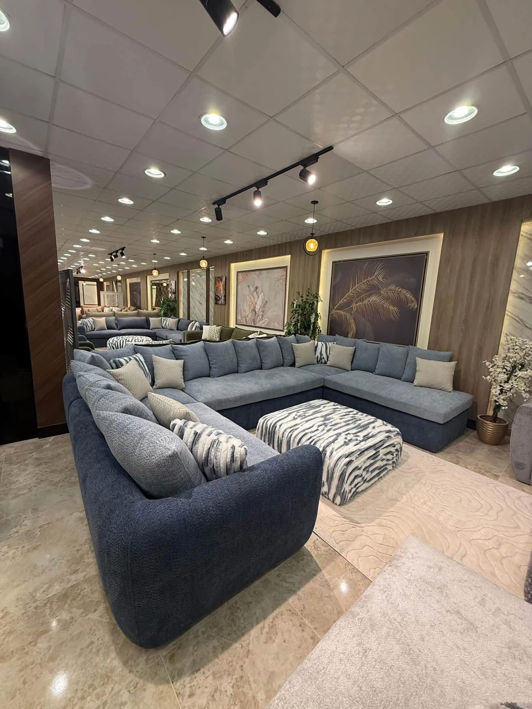 Large sectional sofa with ottoman - photo 3