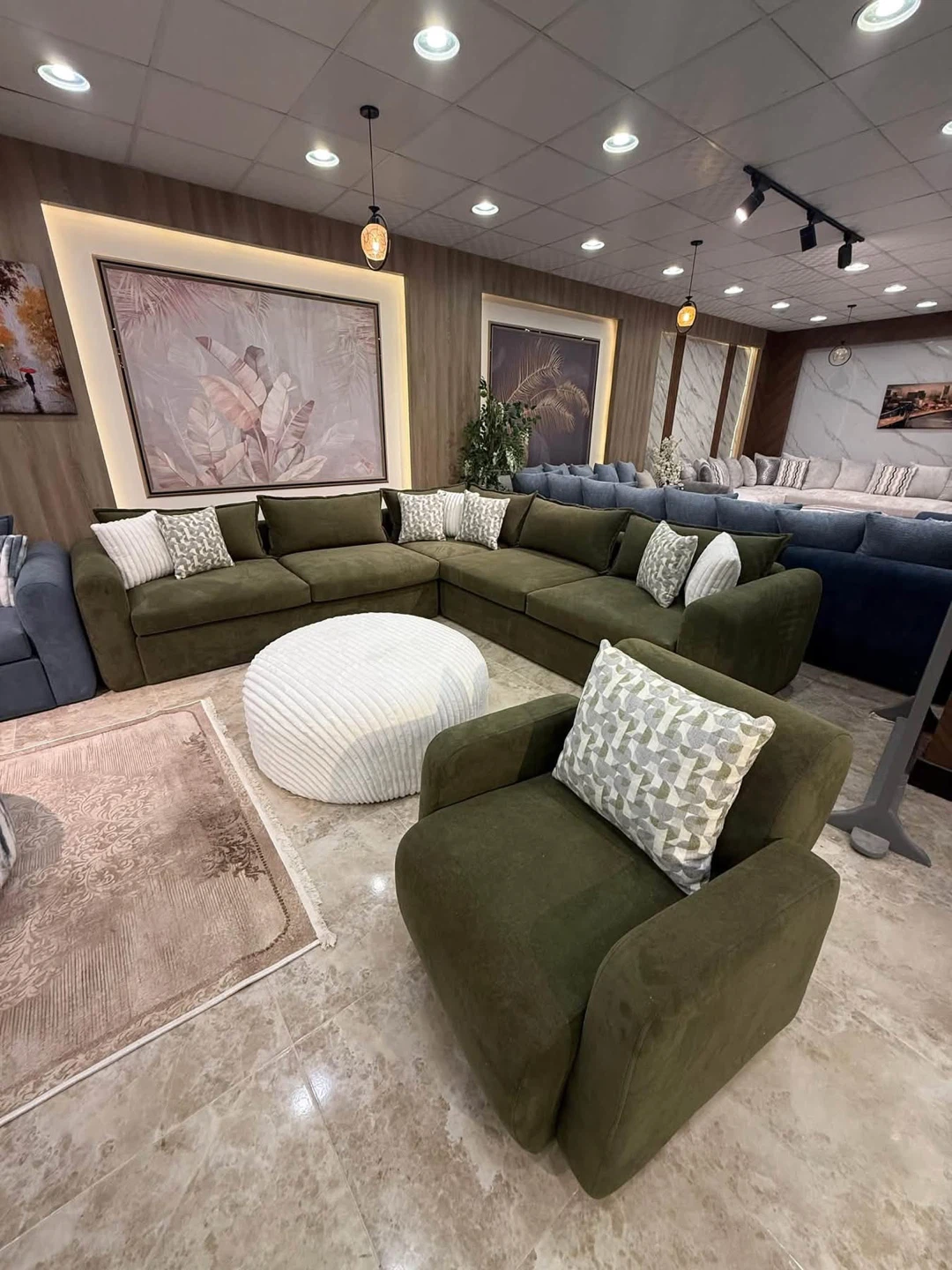 Large sectional sofa with ottoman - photo 4