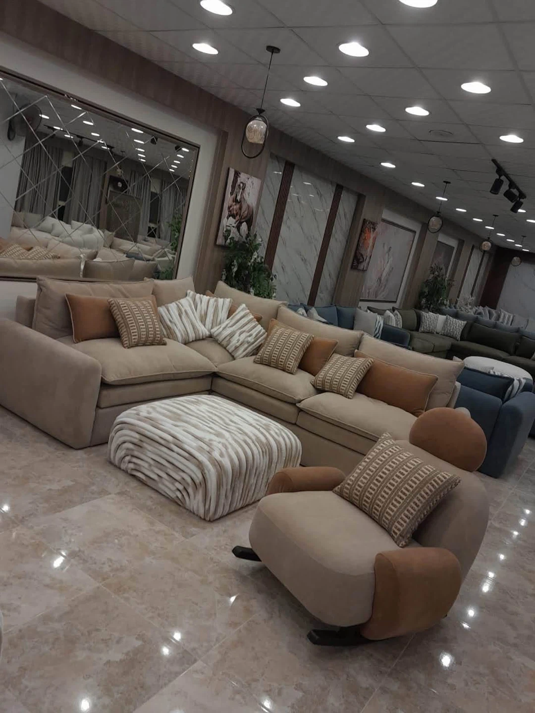 Large sectional sofa with ottoman - photo 5