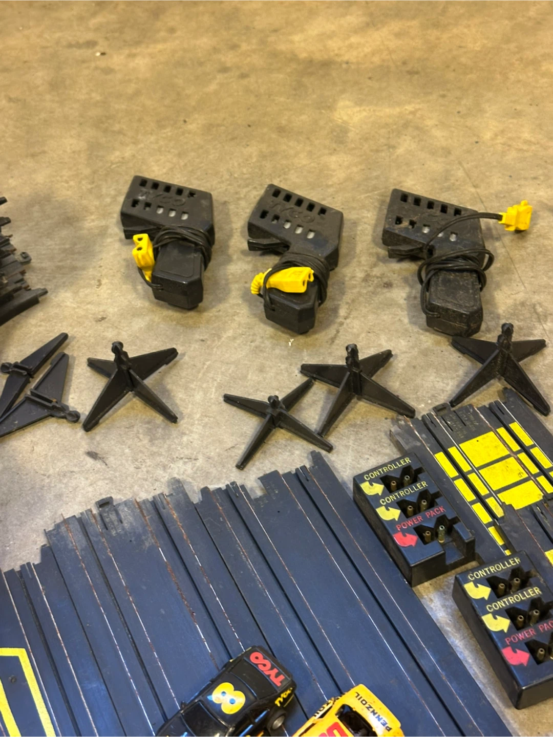 Tyco slot car track and car lot - photo 4