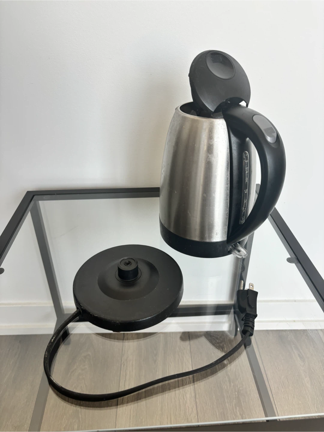 MOVE OUT SALE Stainless Steel Electric Kettle - photo 2