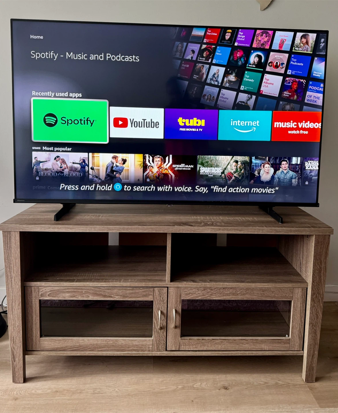Wooden TV stand with glass doors and Hisense 55 4KQLED tv - photo 2