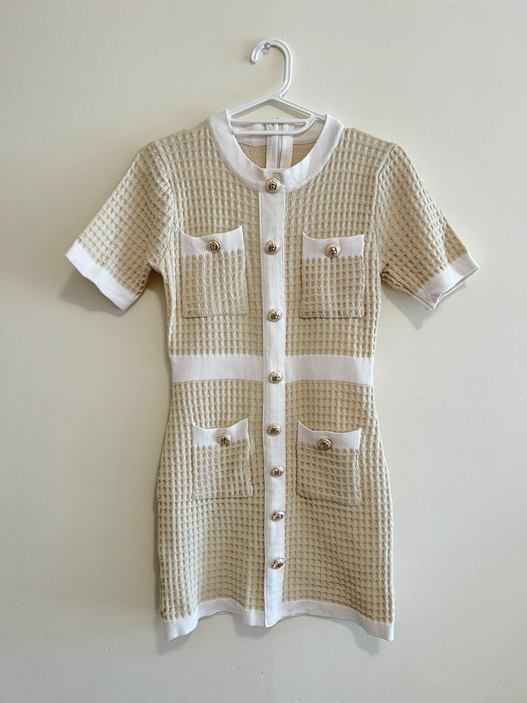 Beige and white knit short sleeve dress