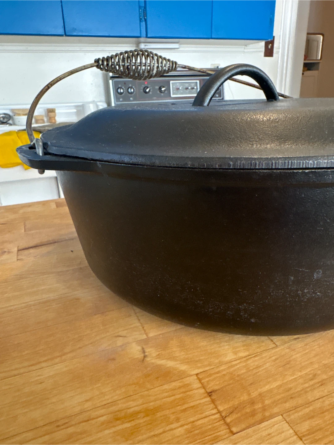Lodge 12 inch cast iron dutch oven - photo 2