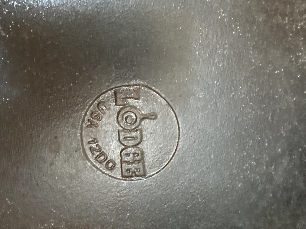 Lodge 12 inch cast iron dutch oven - photo 4