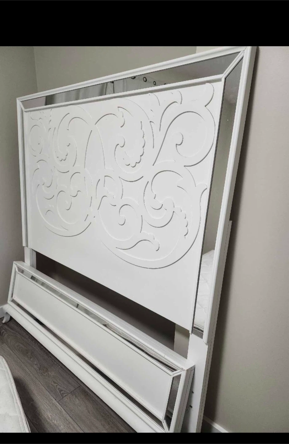 Queen sized bed frame - photo 2