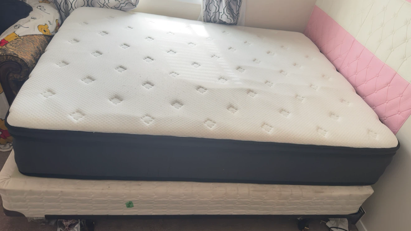White Queen Size Mattress - photo 3