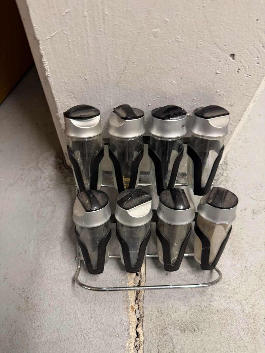 Spice Rack with 8 Jars