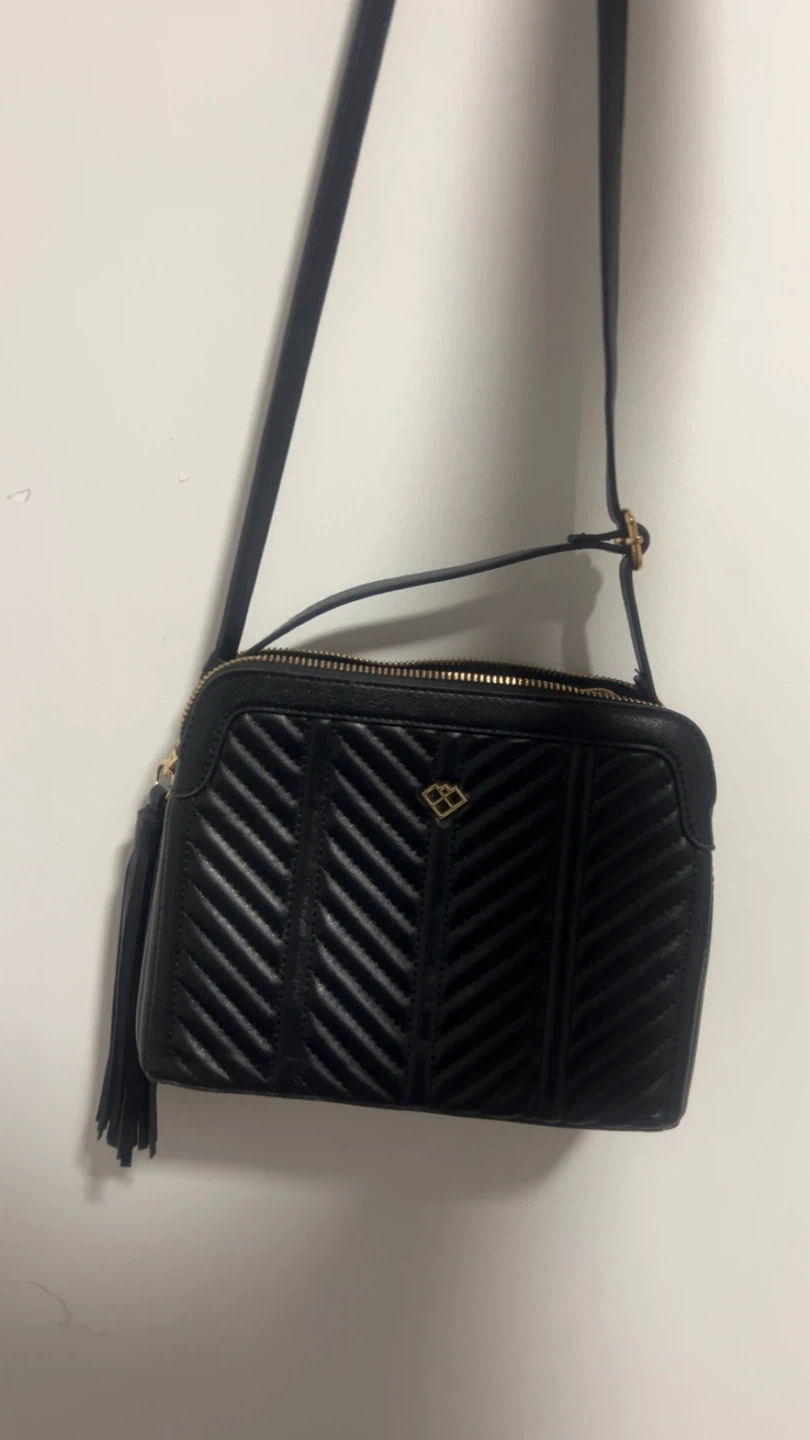 Chic Black Quilted Crossbody – Triple Compartment Design