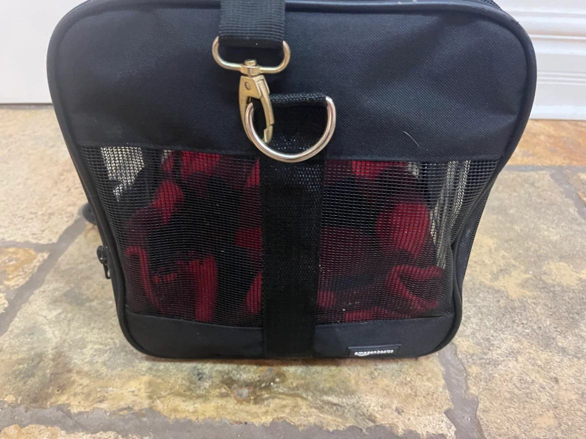 Black Soft Shell Cat or Small Dog Carrier with new blanket - photo 4