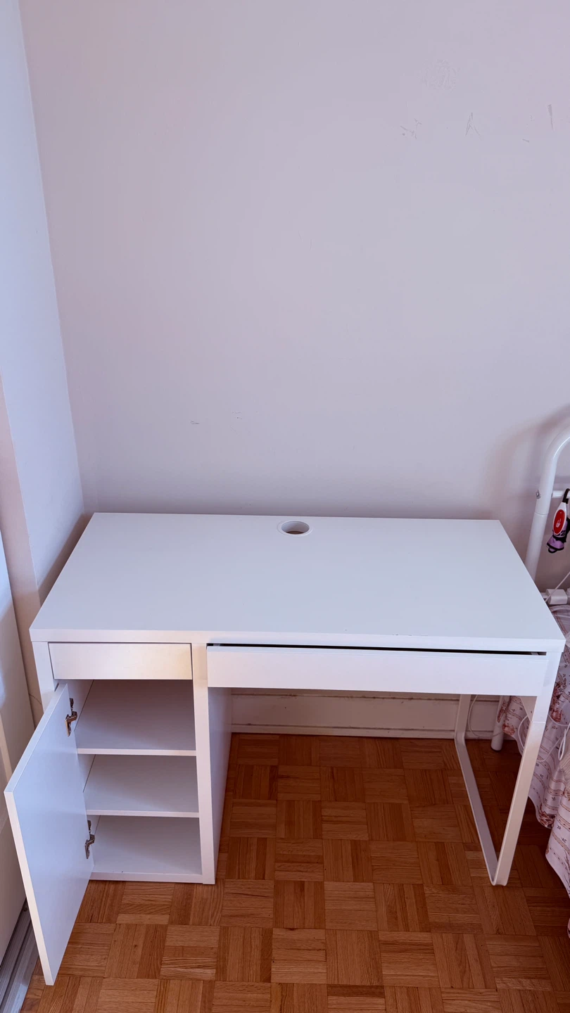 IKEA WHITE MICKE DESK - photo 2