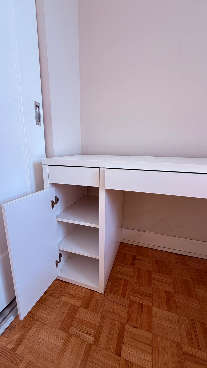 IKEA WHITE MICKE DESK - photo 4
