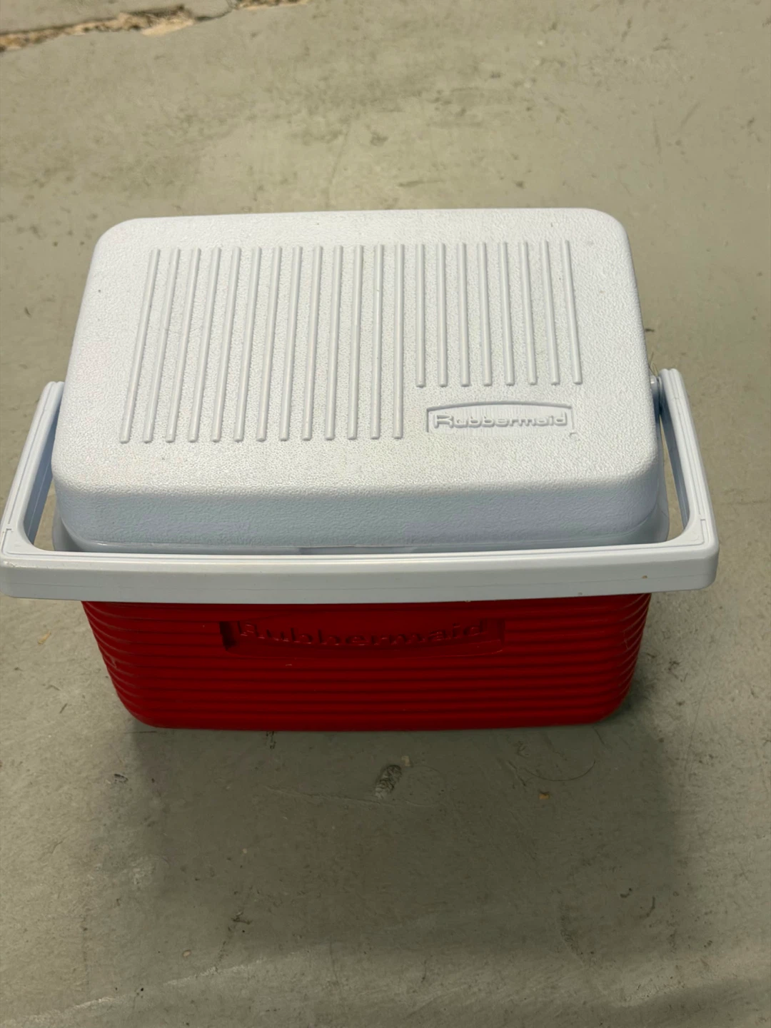 Rubbermaid Cooler - photo 2