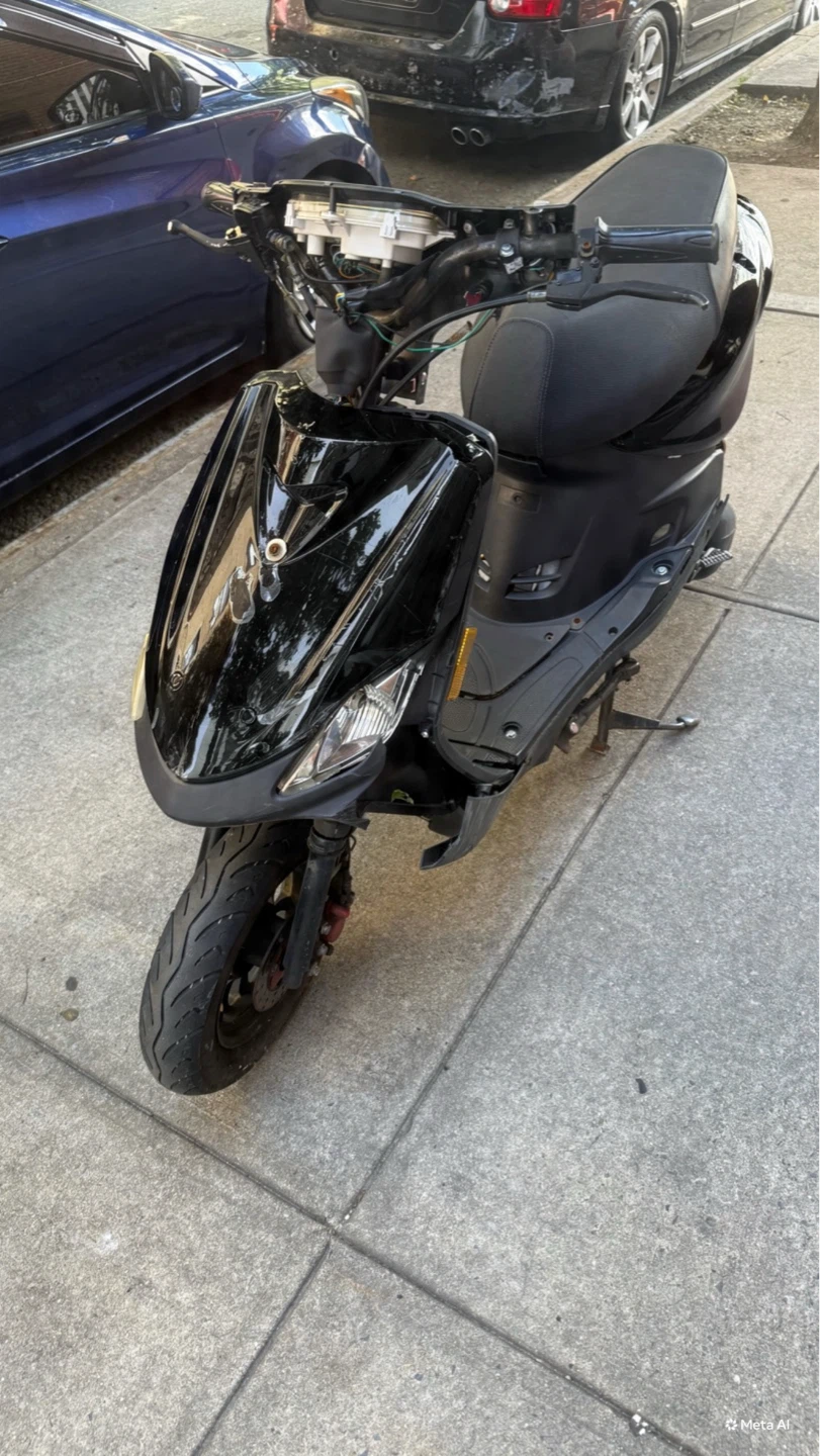 Black Scooter razor 200cc